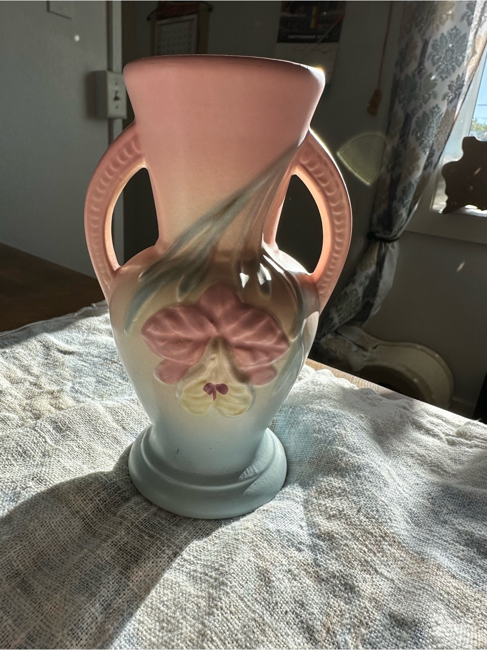 1930's Vintage Hull Art Pottery Matte Orchid 2 Handle Vase 303 - 6β - Rare.